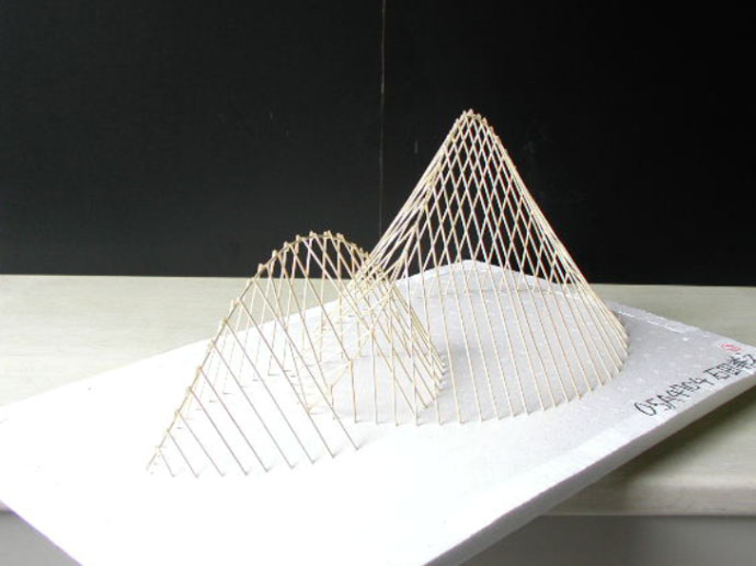 ギャラリー 1年生の建築作品 紙 木で空間を造形する